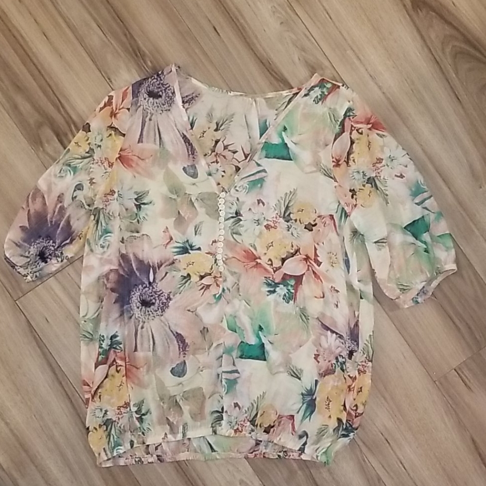 Colourful but muted floral 3/4 sleeve shirt